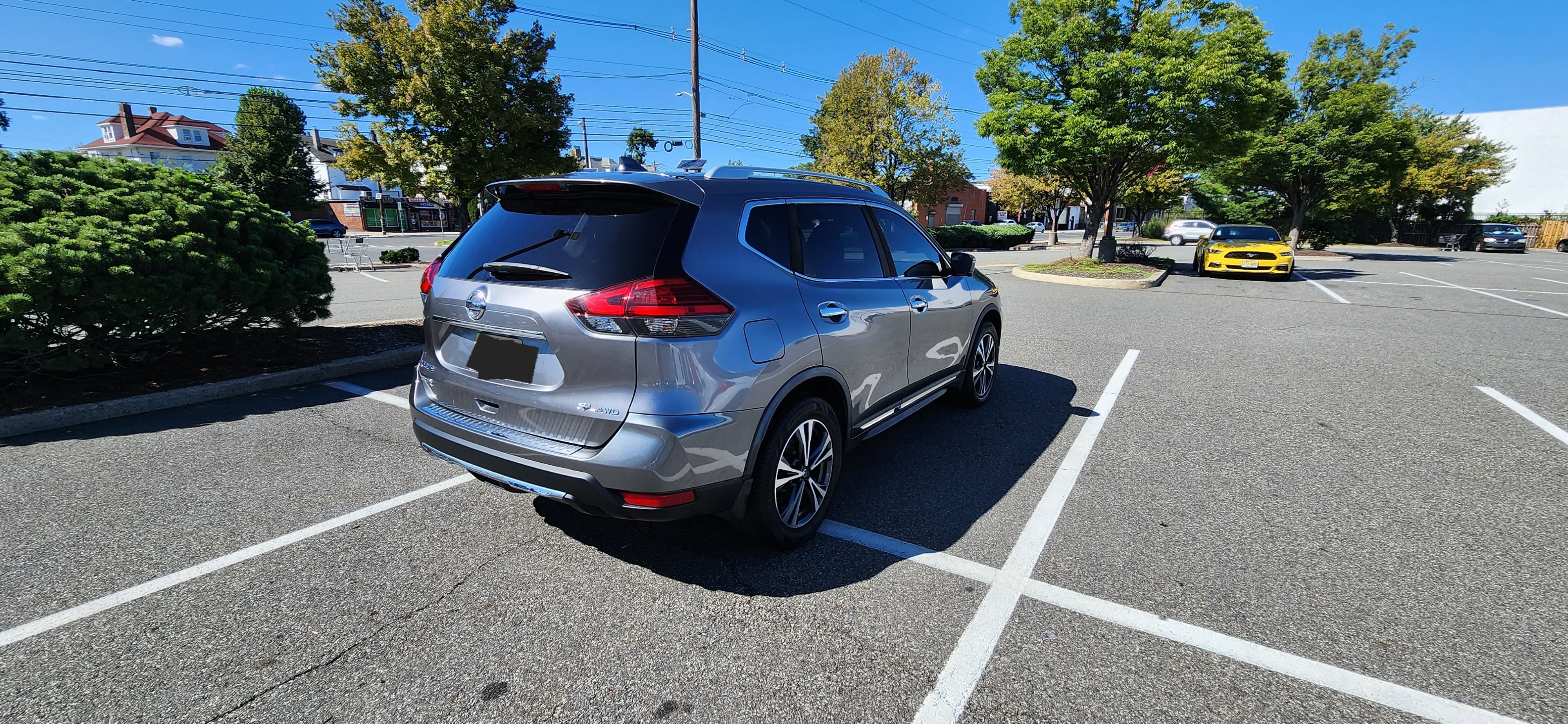 Used 2017 Nissan Rogue SL w/ SL Premium Package AWD/4WD image 4