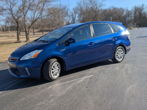Used 2014 Toyota Prius V Three image 5