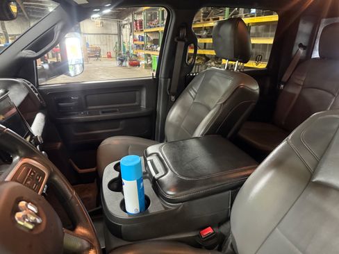 Used 2022 RAM 5500 Tradesman w/ Chrome Appearance Group AWD/4WD image 9