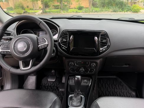 Used 2021 Jeep Compass Latitude FWD image 4