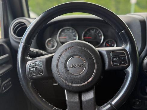 Used 2015 Jeep Wrangler Unlimited Sport w/ Quick Order Package 24S AWD/4WD image 5