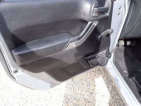 Used 2015 Jeep Wrangler Sport image 12