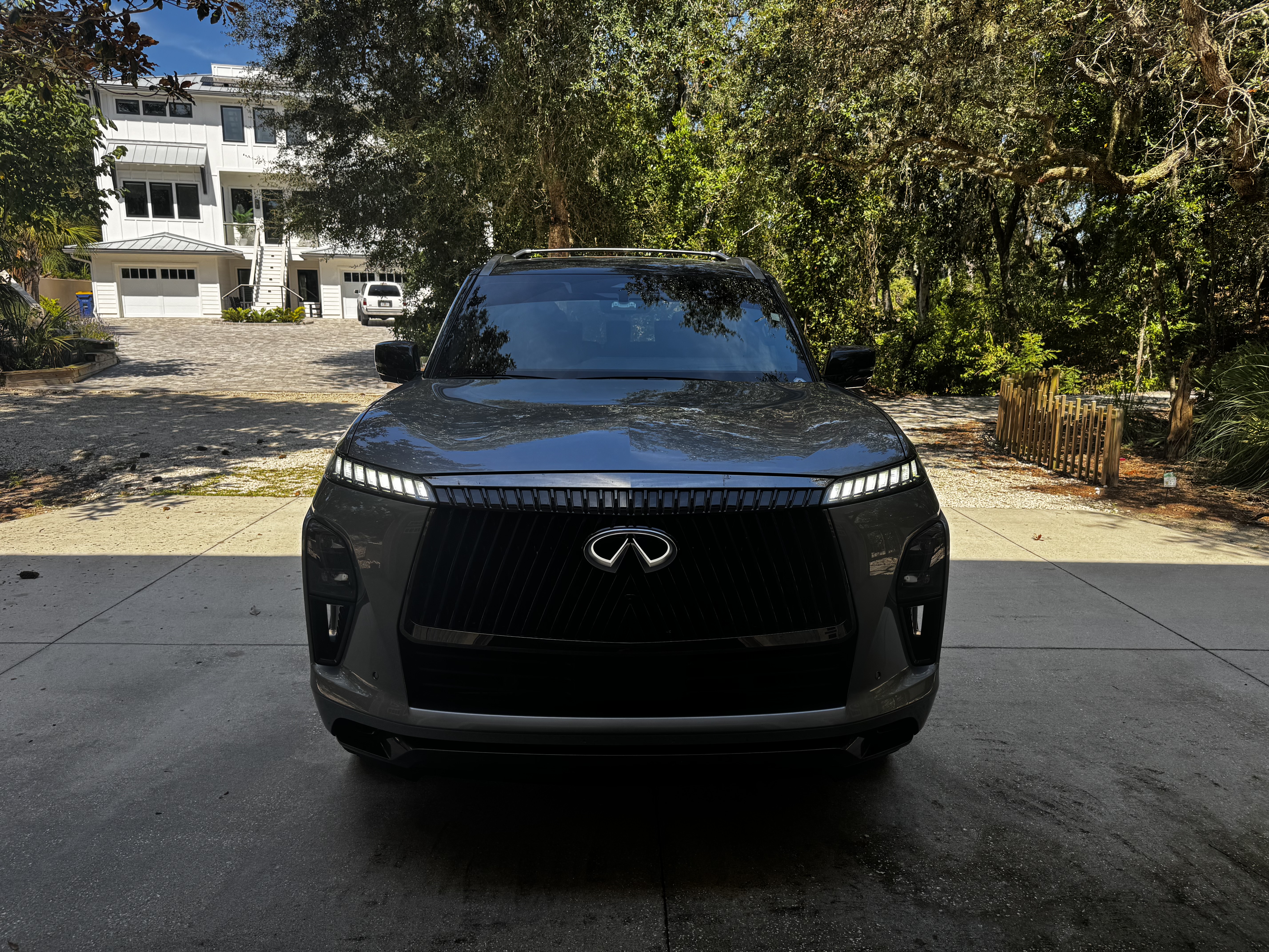 Used 2025 INFINITI QX80 Autograph w/ Autograph Exterior Package AWD/4WD image 4