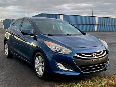 Used 2014 Hyundai Elantra GT FWD image 2