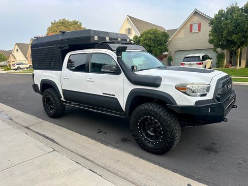 Used 2017 Toyota Tacoma TRD Off-Road image 10