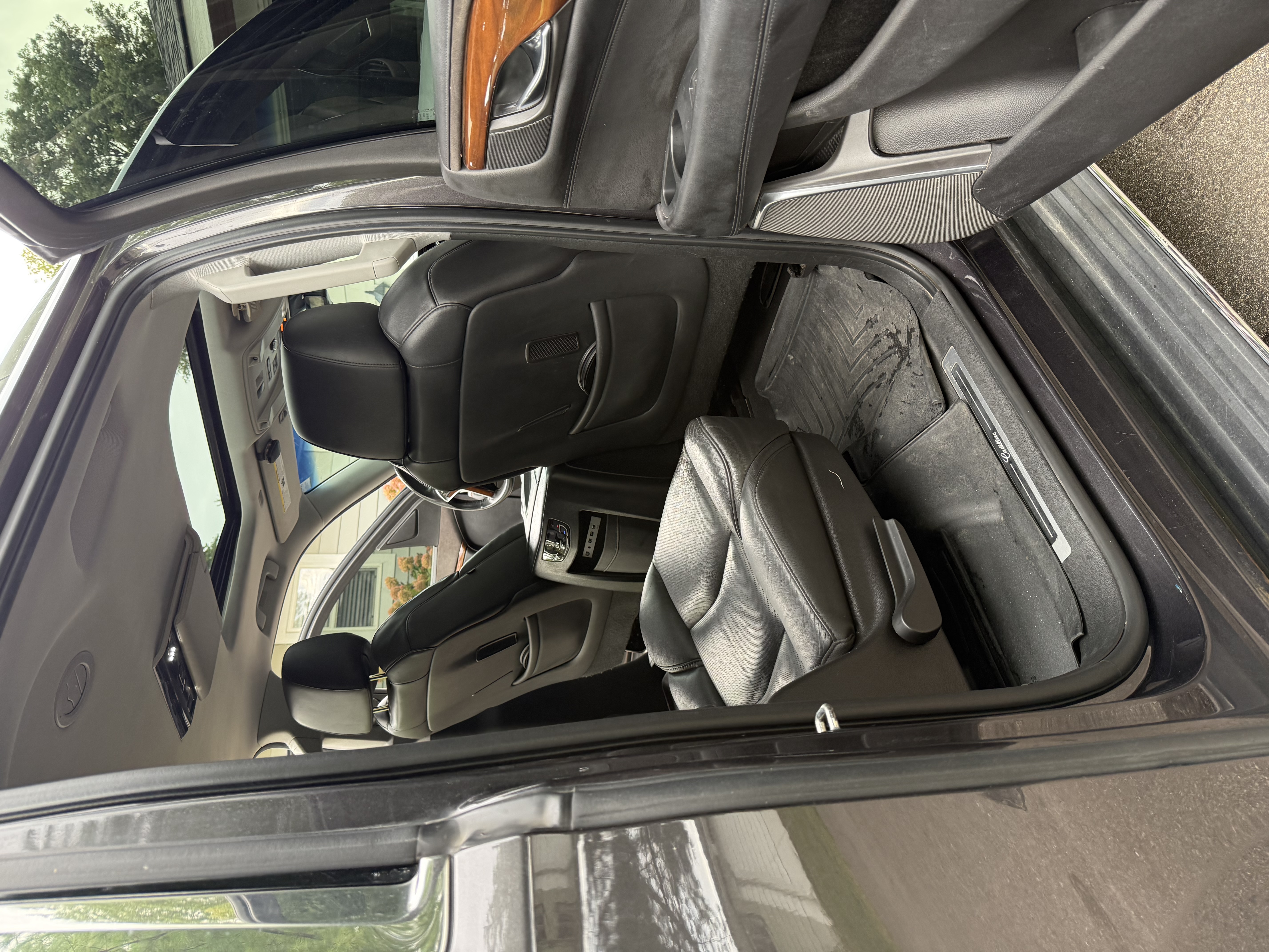 Used 2017 Cadillac Escalade ESV Luxury AWD/4WD image 13