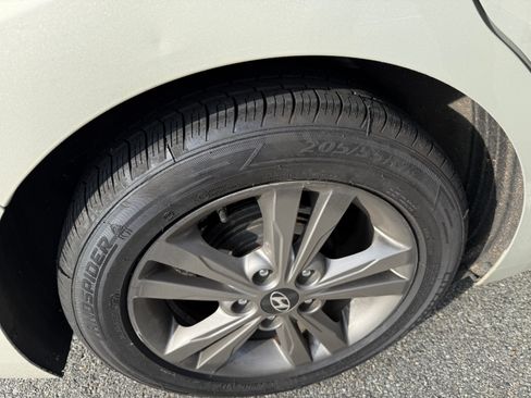 Used 2017 Hyundai Elantra SE image 10