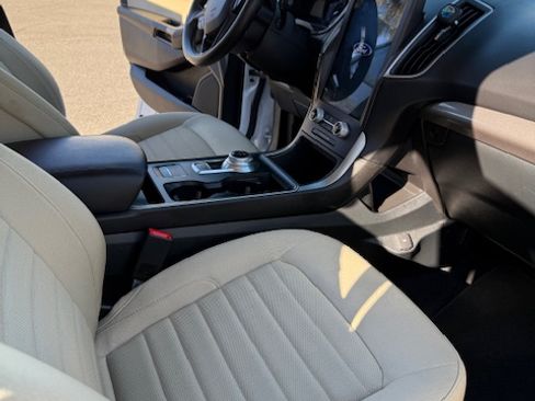 Used 2021 Ford Edge SE w/ Cargo Accessory Package image 12
