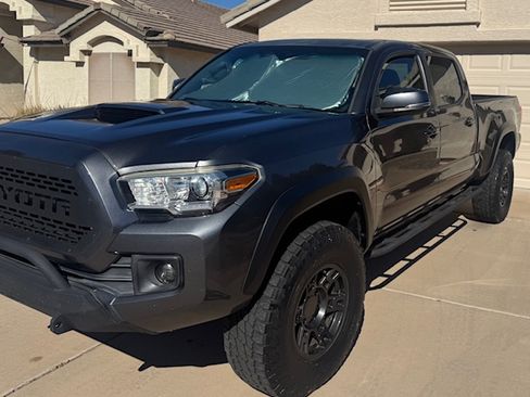 Used 2016 Toyota Tacoma TRD Off-Road image 6