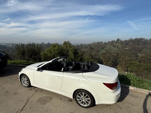 Used 2010 Lexus IS 250C image 1