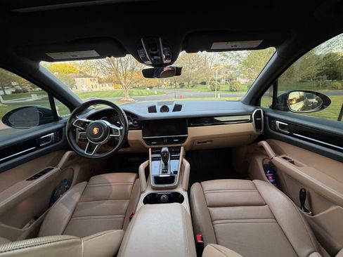 Used 2022 Porsche Cayenne Platinum Edition AWD/4WD image 9