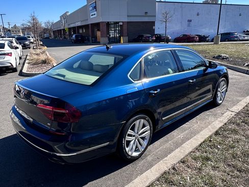 Used 2018 Volkswagen Passat 3.6 SEL Premium image 11