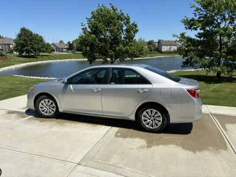 Used 2012 Toyota Camry LE FWD image 2