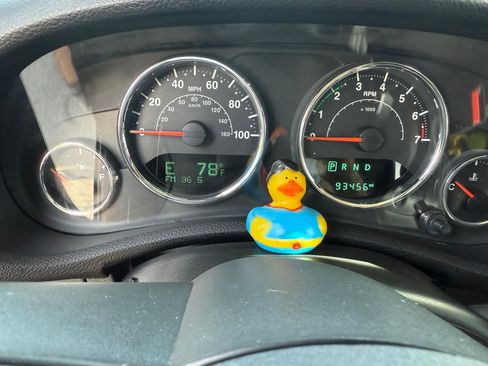 Used 2017 Jeep Wrangler Unlimited Sahara w/ Connectivity Group image 16