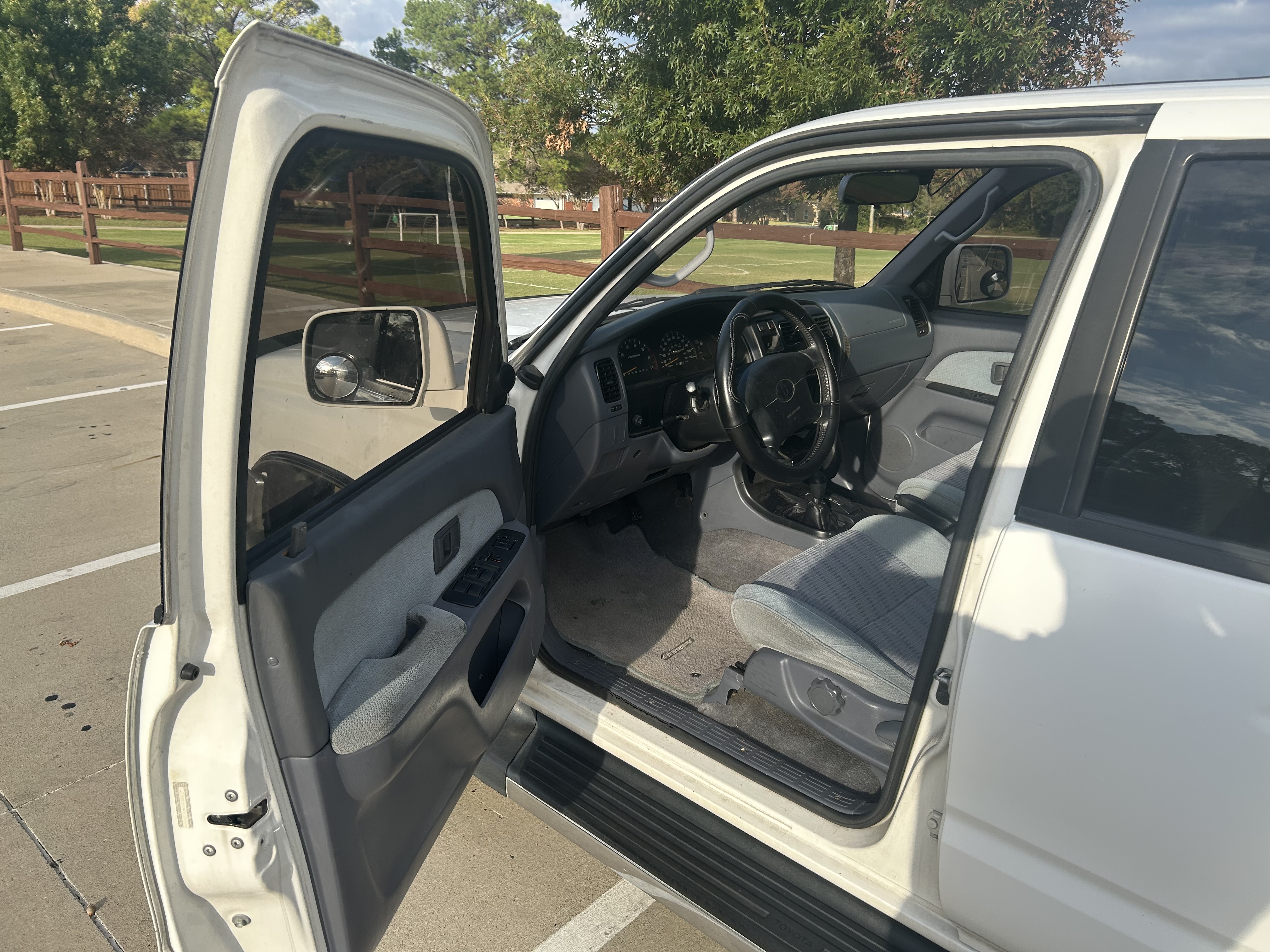 Used 1998 Toyota 4Runner SR5 AWD/4WD image 2