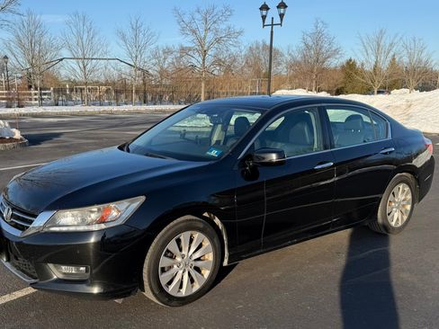 Used 2014 Honda Accord Touring image 2