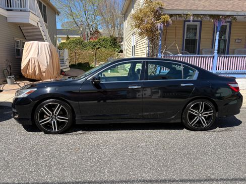 Used 2016 Honda Accord Touring image 4