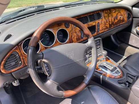 Used 2005 Jaguar XK R image 14