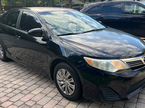 Used 2014 Toyota Camry LE image 5