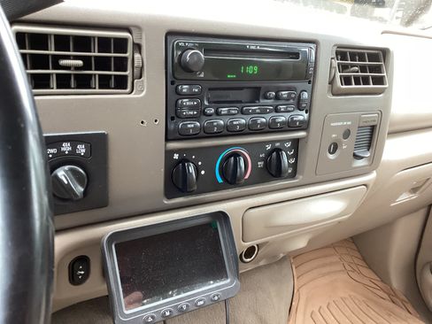 Used 2003 Ford F350 XLT image 12