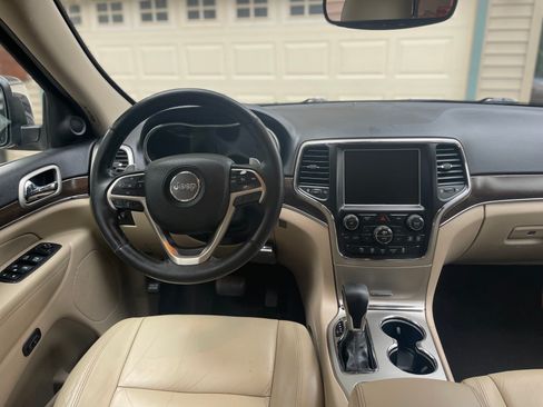 Used 2017 Jeep Grand Cherokee Limited AWD/4WD image 8