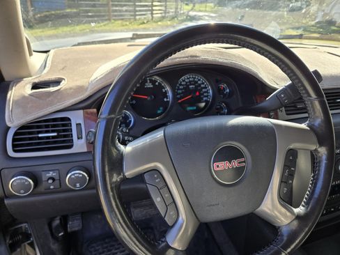 Used 2012 GMC Yukon XL SLT image 8