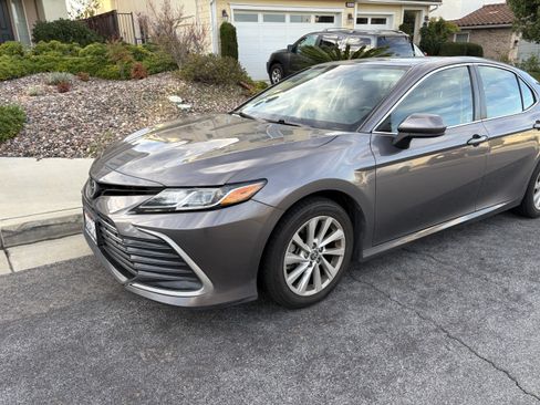Used 2022 Toyota Camry LE image 12