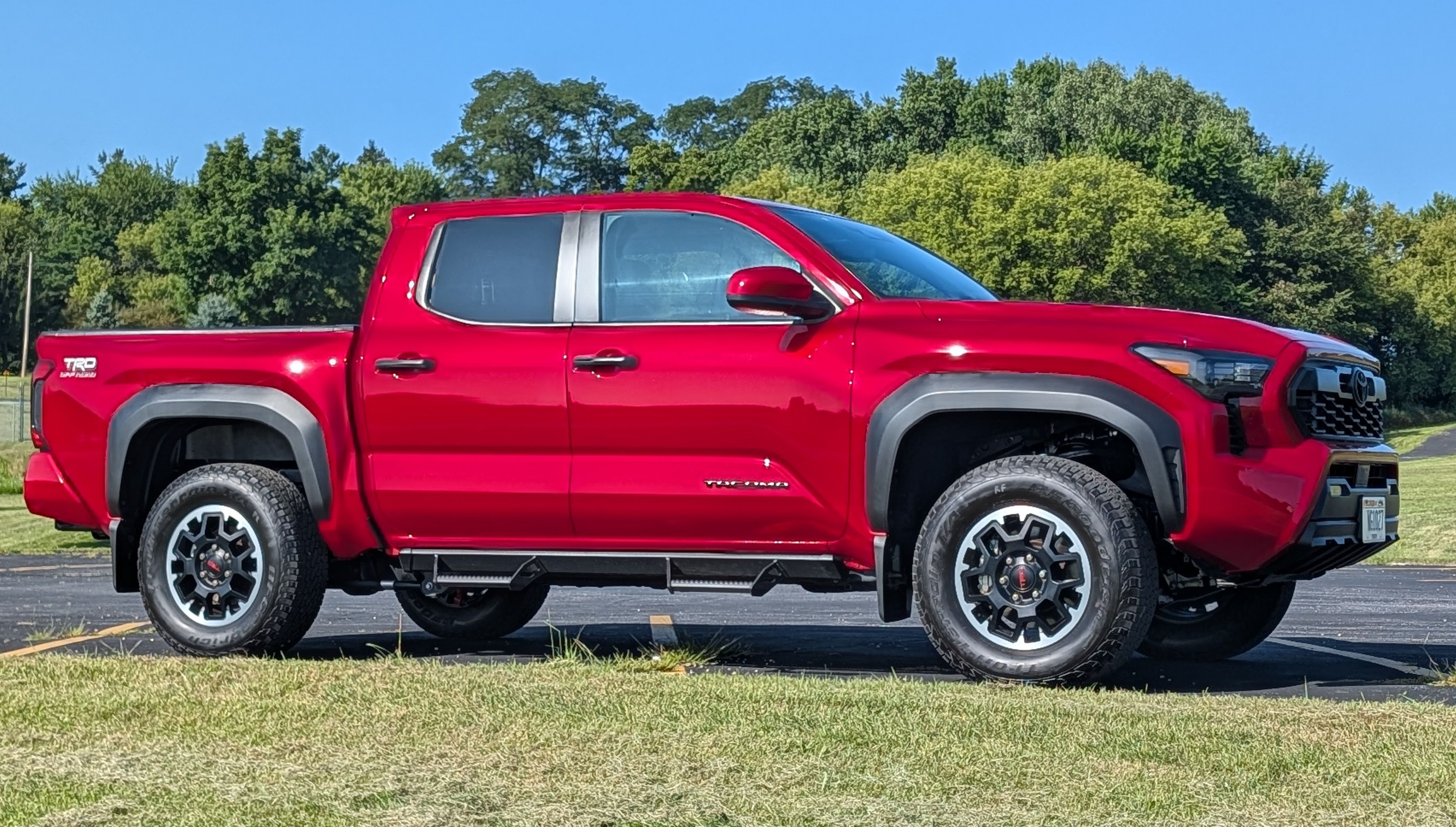 Used 2025 Toyota Tacoma TRD Off-Road AWD/4WD image 4
