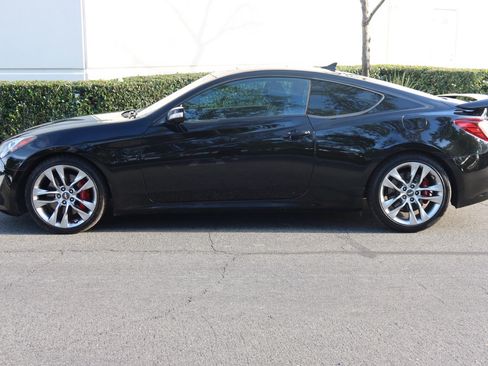 Used 2013 Hyundai Genesis 3.8 image 4
