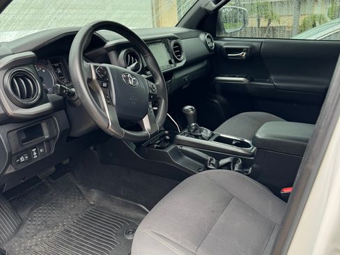Used 2018 Toyota Tacoma TRD Off-Road image 13