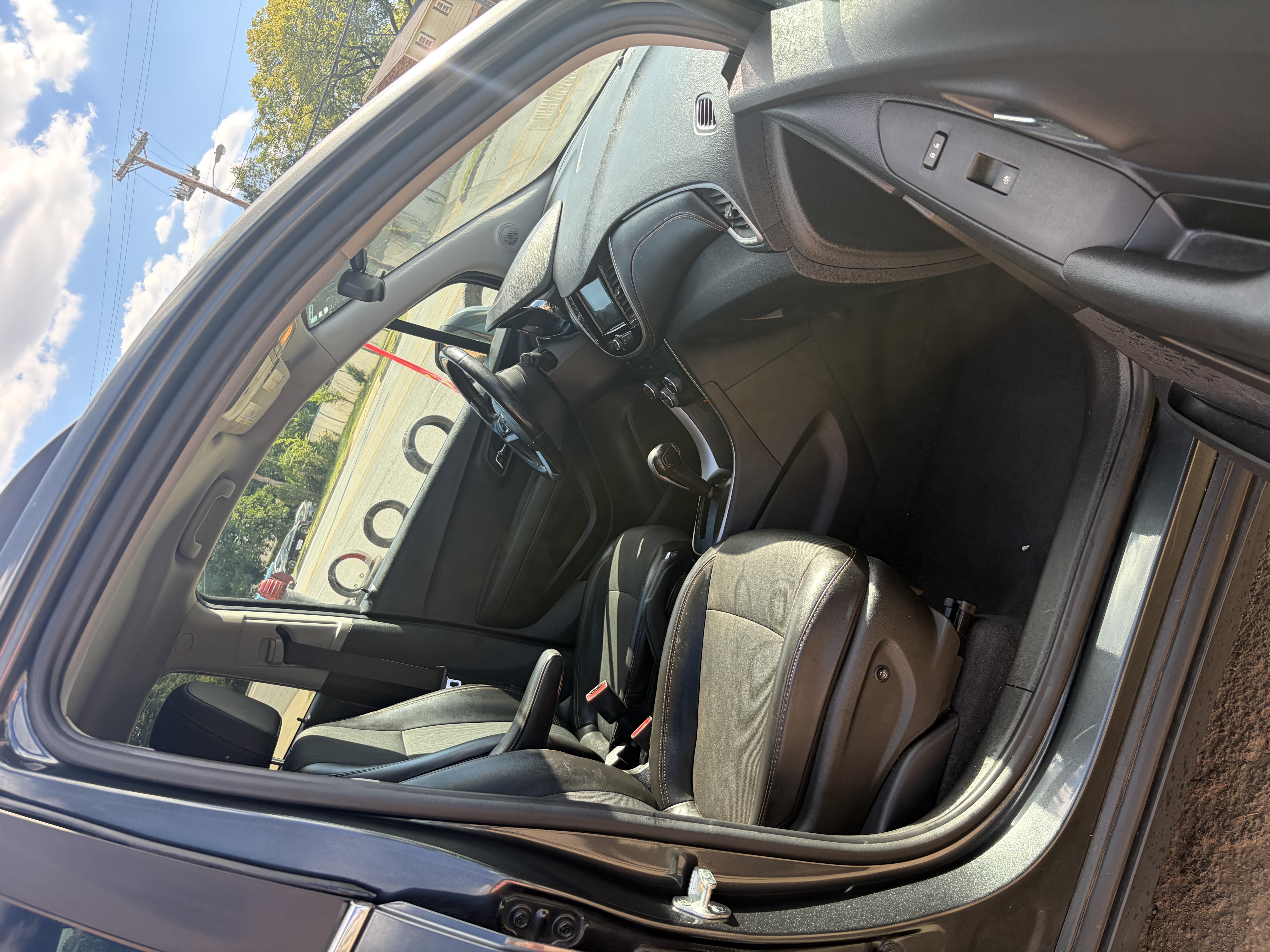 Used 2019 Chevrolet Trax LT w/ LT Convenience Package FWD image 13