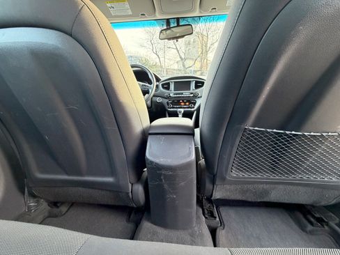 Used 2019 Hyundai Ioniq Plug-In Hybrid image 27