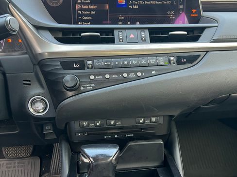 Used 2019 Lexus ES 350 w/ Premium Package image 2