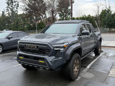 Used 2025 Toyota Tacoma 4x4 Double Cab Hybrid image 2