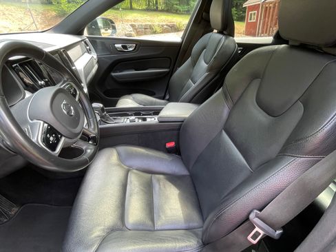 Used 2020 Volvo XC60 T5 Momentum AWD/4WD image 18