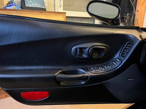 Used 2004 Chevrolet Corvette Z06 w/ Z06 Preferred Equipment Group RWD image 4