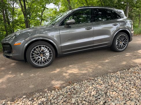 Used 2020 Porsche Cayenne Turbo AWD/4WD image 1