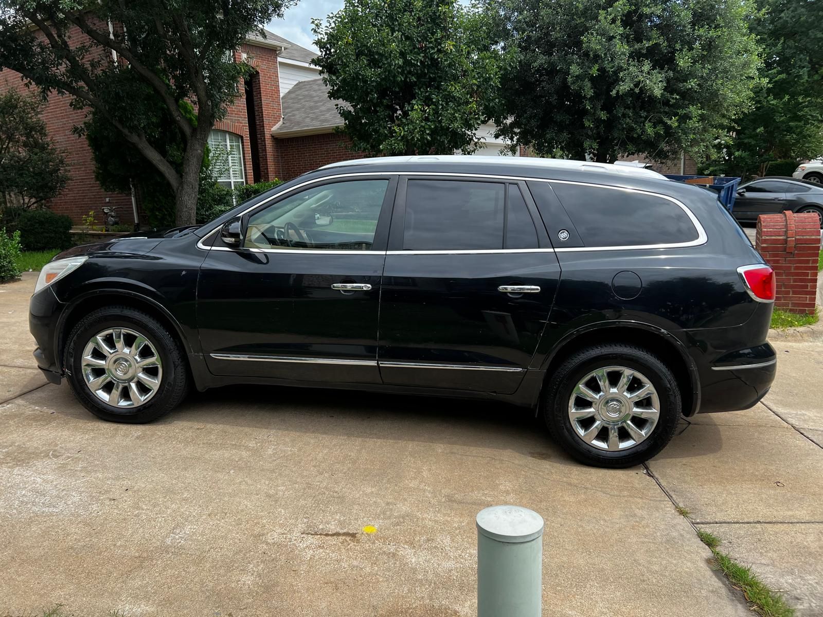 Used 2014 Buick Enclave Leather FWD image 2