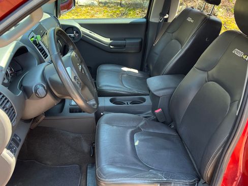 Used 2014 Nissan Xterra PRO-4X w/ Pro-4x Leather Package image 13