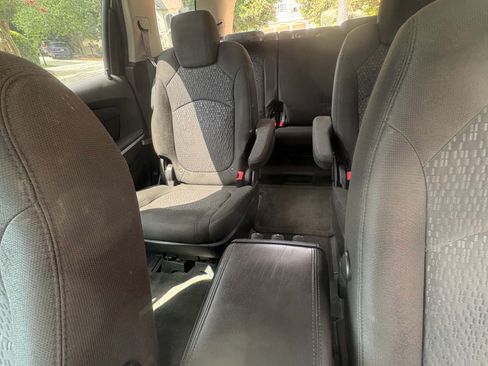 Used 2010 GMC Acadia SLE FWD image 14