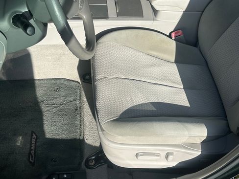 Used 2011 Toyota Camry image 12