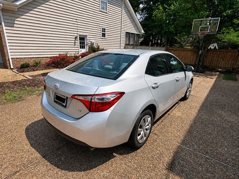 Used 2015 Toyota Corolla LE FWD image 9
