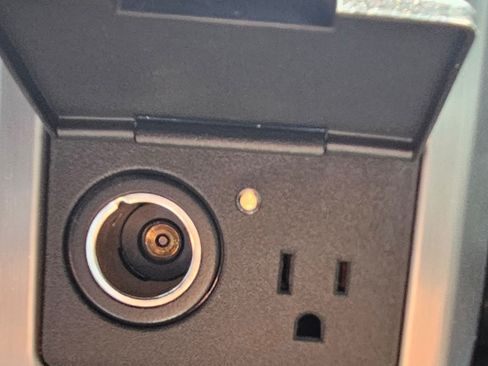 Used 2016 Ford F150 Platinum w/ Equipment Group 701A Luxury image 14