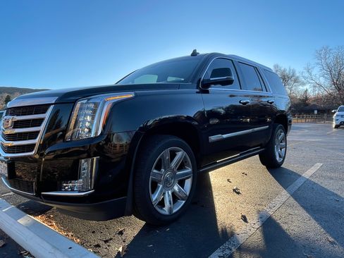 Used 2019 Cadillac Escalade Premium Luxury image 5