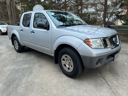 Used 2018 Nissan Frontier SV image 4