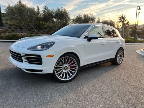 Used 2021 Porsche Cayenne AWD/4WD image 6