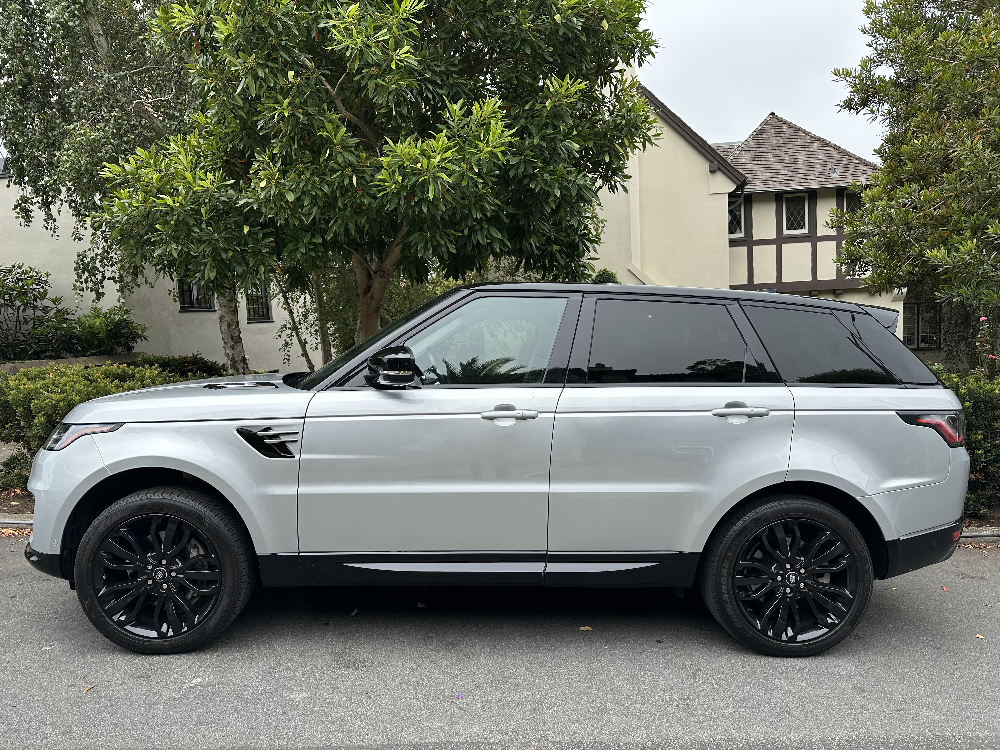Used 2019 Land Rover Range Rover Sport HSE AWD/4WD image 1