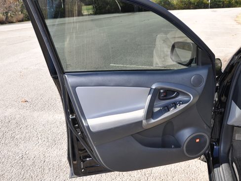 Used 2011 Toyota RAV4 Limited image 23