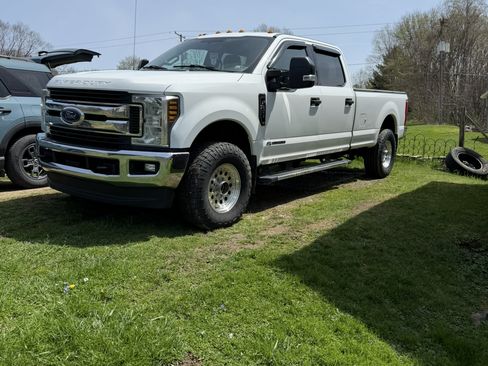Used 2019 Ford F350 XLT image 2