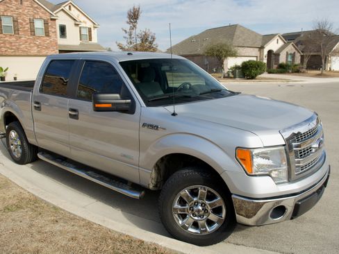 Used 2014 Ford F150 XLT w/ Equipment Group 302A Luxury image 10